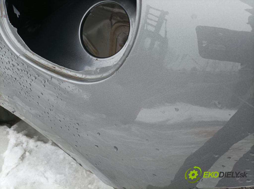Mercedes Gla-klasa 2019 blatnik Zad: Levý: 