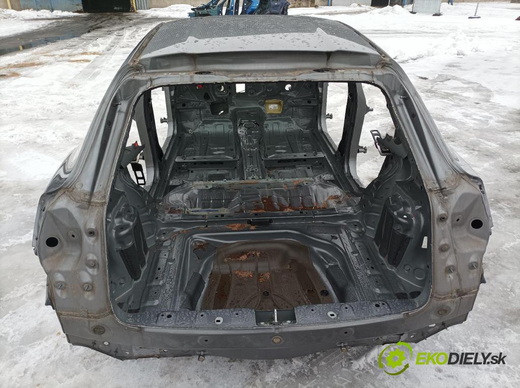 Mercedes Gla-klasa 2019 blatnik Zad: v pravo: 
