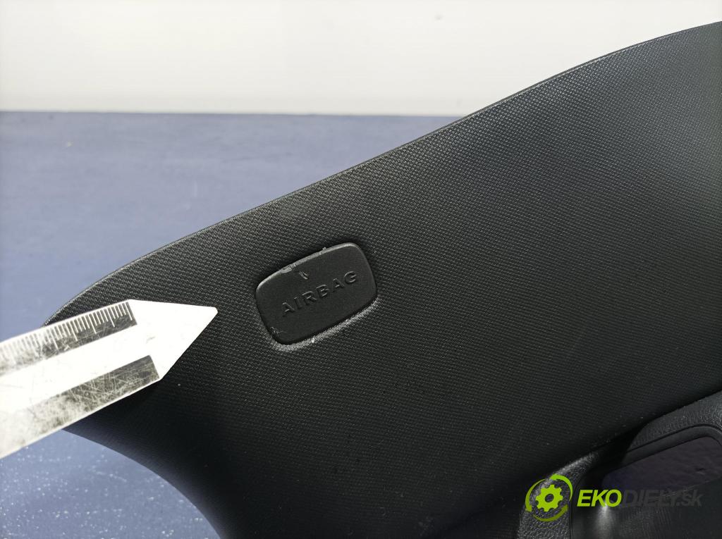 Mercedes Gla-klasa 2019 kryt Plast: Interiéry: A1566904400