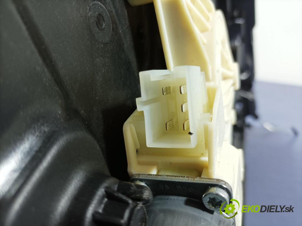 Mercedes Gla-klasa 2019 mechanismus stahování Sklenka: před Levý: A1567230114