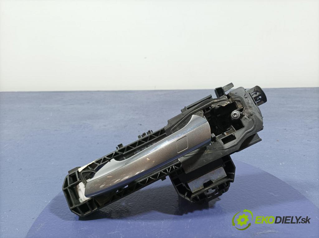 Mercedes Gla-klasa 2019 klika před levá A2047602534