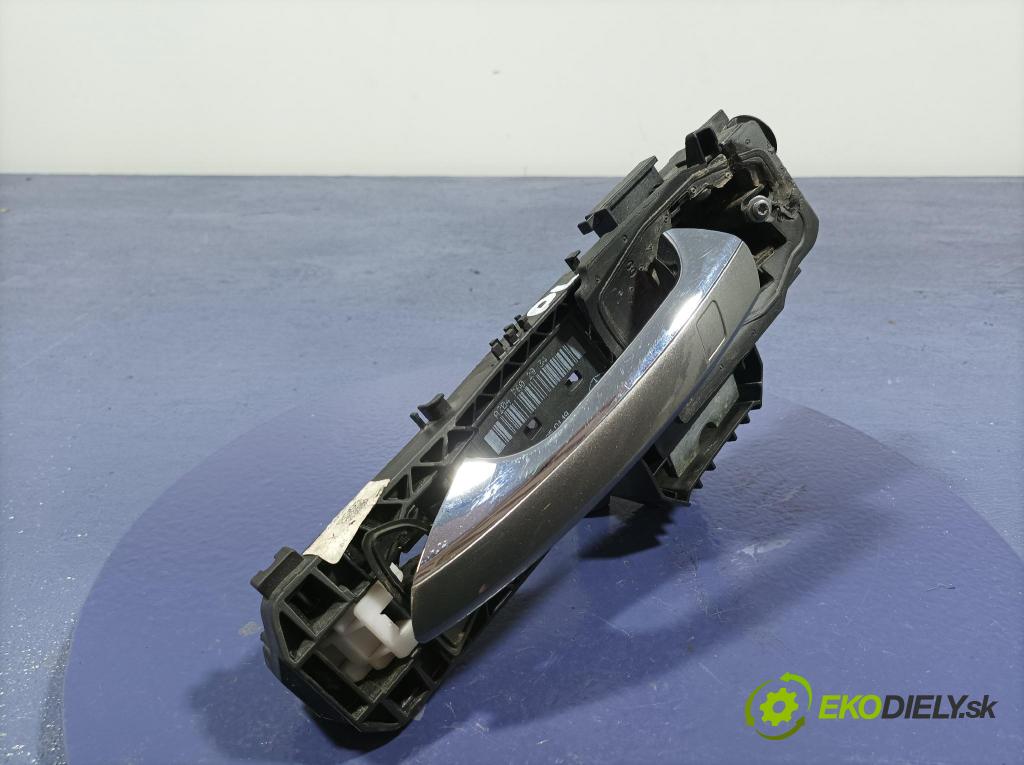 Mercedes Gla-klasa 2019 klika před levá A2047602534