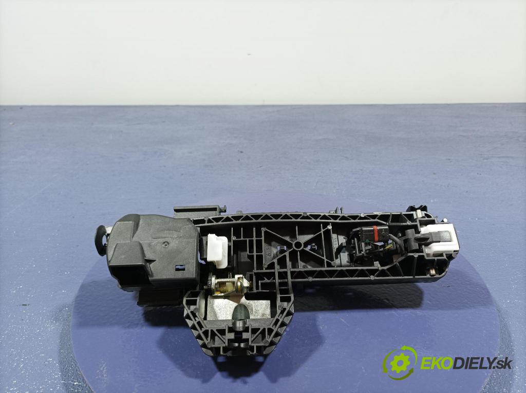 Mercedes Gla-klasa 2019 klika před levá A2047602534