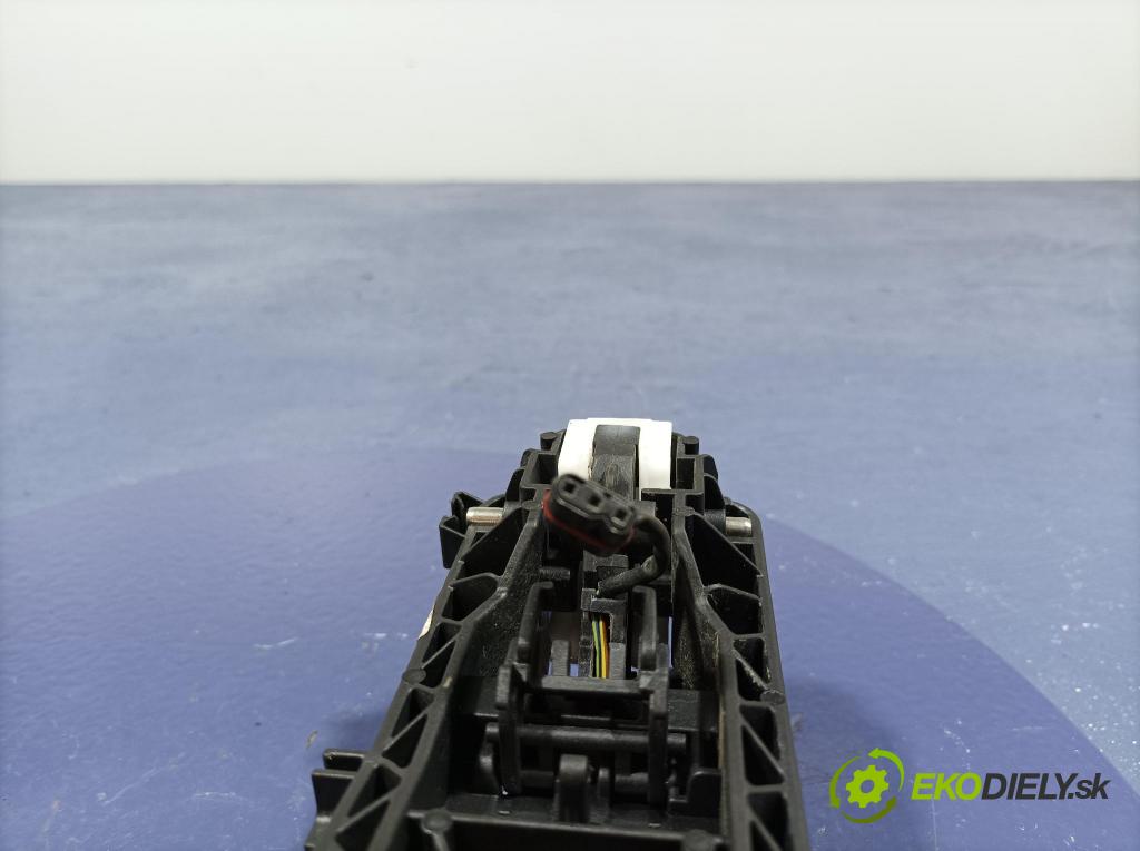 Mercedes Gla-klasa 2019 klika před levá A2047602534