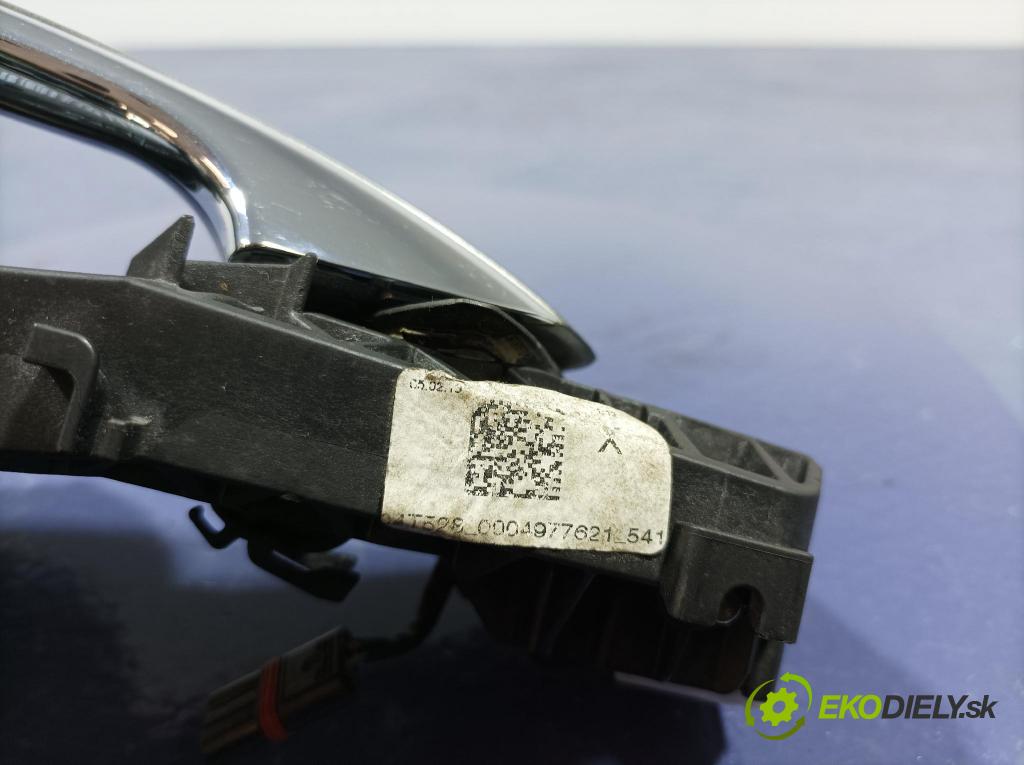 Mercedes Gla-klasa 2019 klika před levá A2047602534