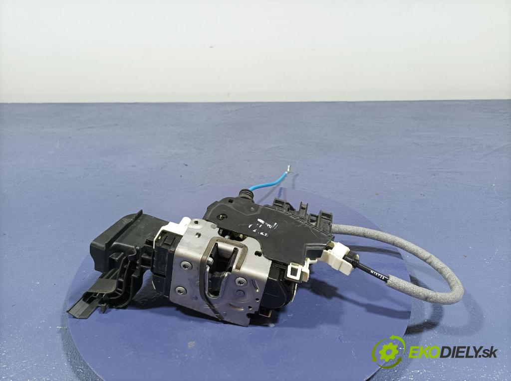 Mercedes Gla-klasa 2019 zámek dveře před Levý: A1667200135