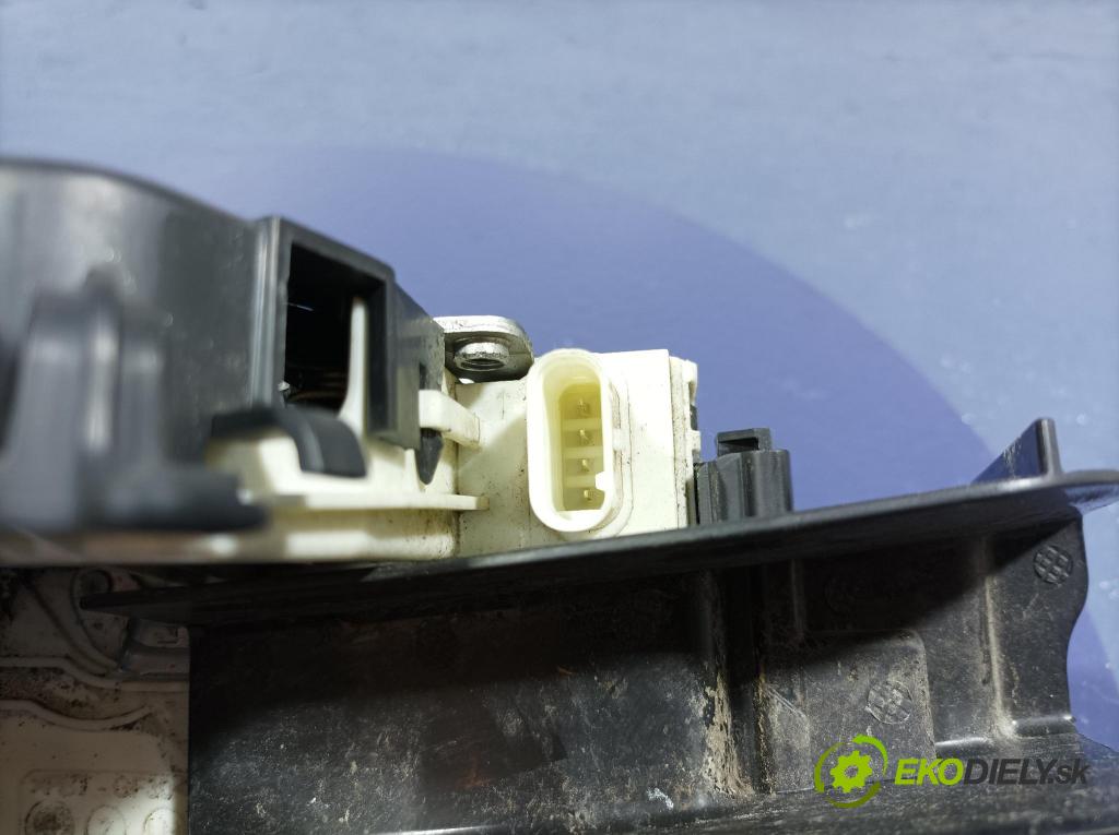 Mercedes Gla-klasa 2019 zámek dveře před Levý: A1667200135