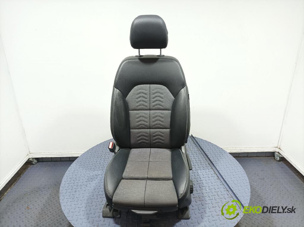 Mercedes Gla-klasa 2019 Sedačka Ovládače: