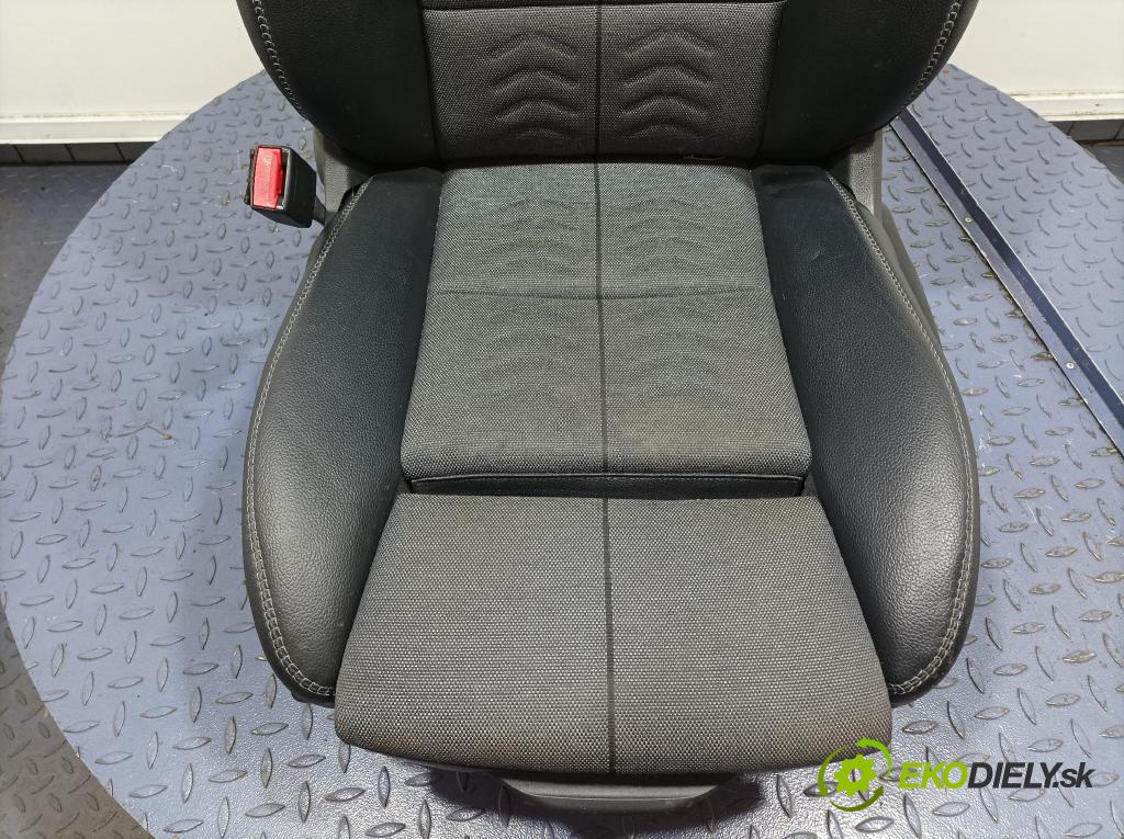 Mercedes Gla-klasa 2019 Sedačka Ovládače: