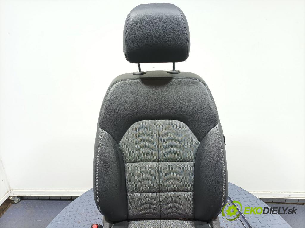 Mercedes Gla-klasa 2019 Sedačka Ovládače: