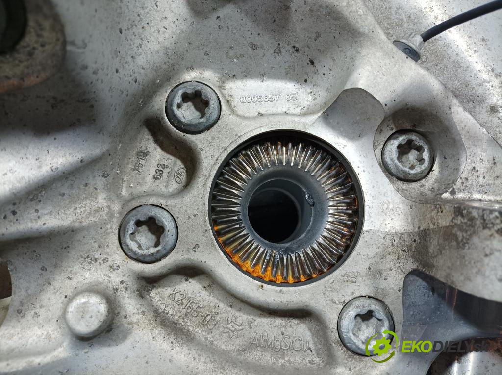 Bmw M4 2022 náboj ľavá 8095657