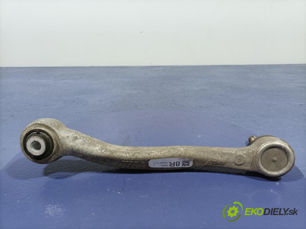 Bmw M4 2022 zad v pravo: 9504612