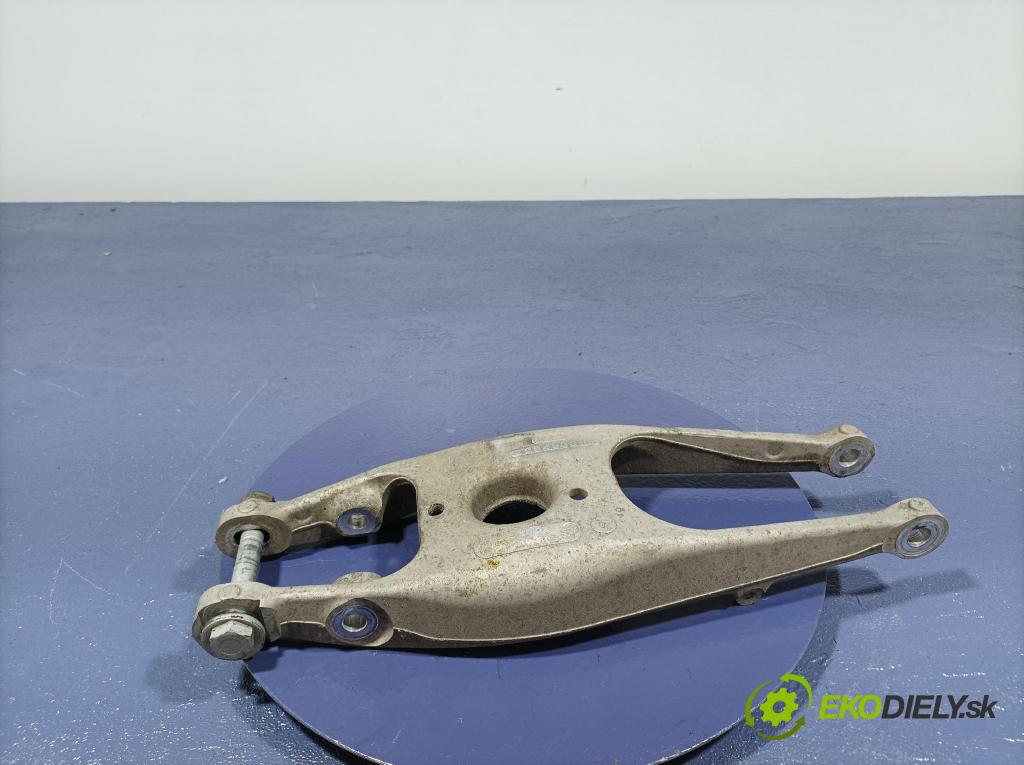 Bmw M4 2022 zad v pravo: 2284533