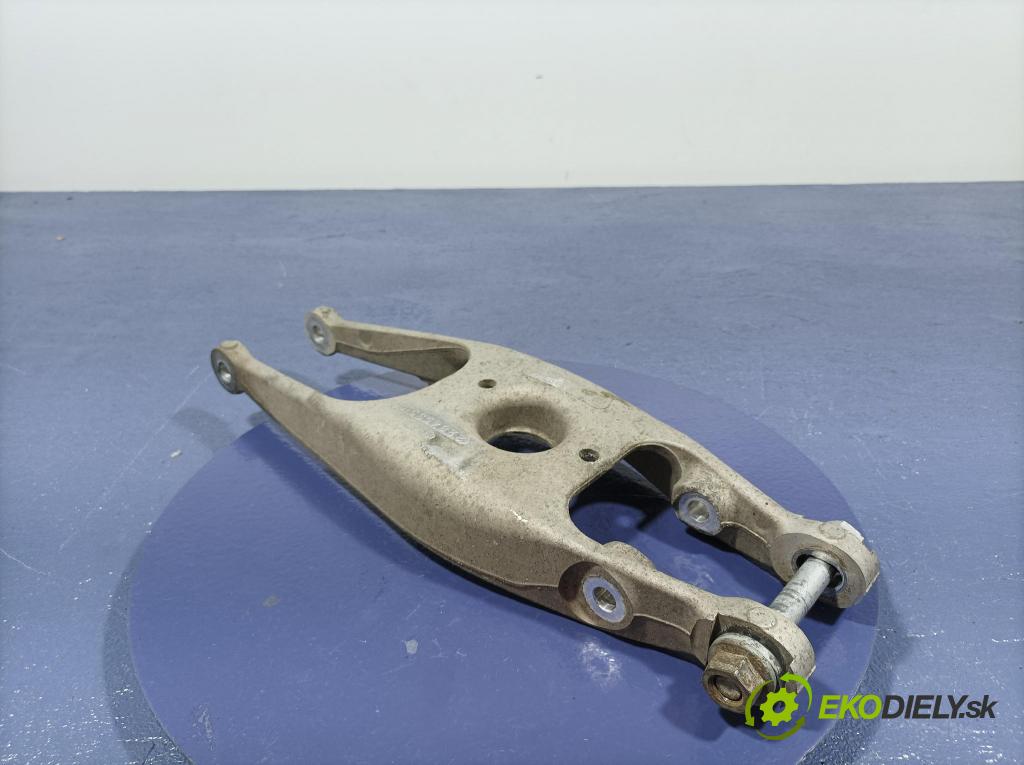 Bmw M4 2022 zad v pravo: 2284533