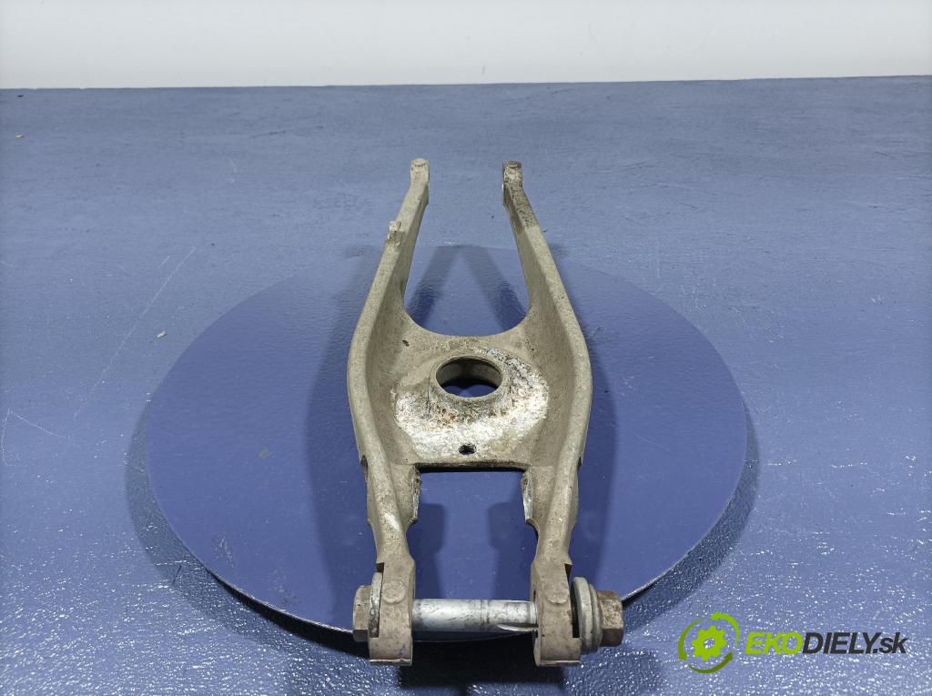 Bmw M4 2022 zad v pravo: 2284533
