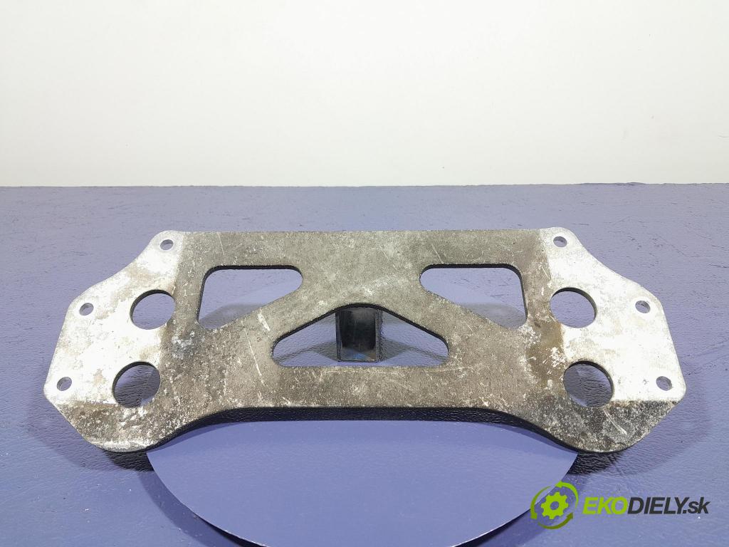 Bmw M4 2022 výstuha Pozastavenia: zad 9504177