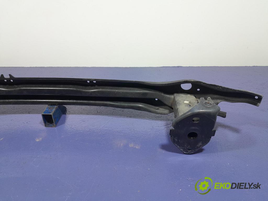 Bmw M4 2022 výstuha narazník zad 8078375