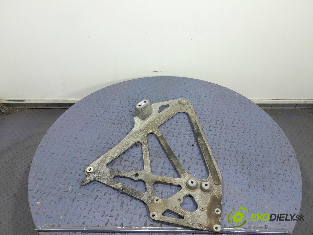 Bmw M4 2022 kryt Plast: podvozek: 9504174