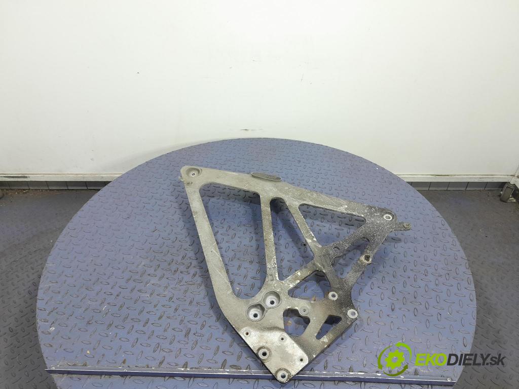 Bmw M4 2022 kryt Plast: podvozek: 9504174