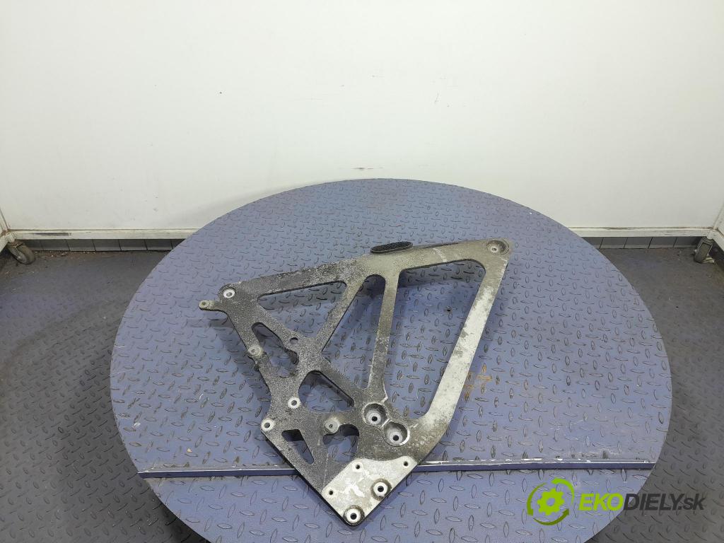 Bmw M4 2022 kryt Plast: podvozek: 9504173