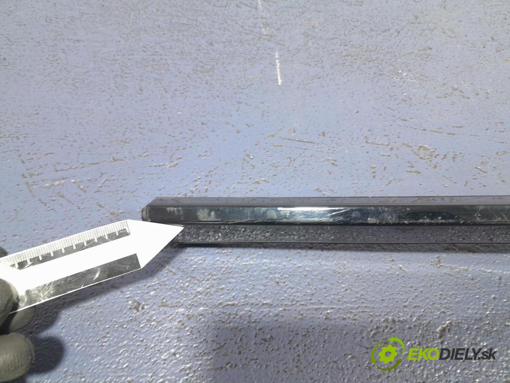 Bmw M4 2022 lišta narazník 8076447