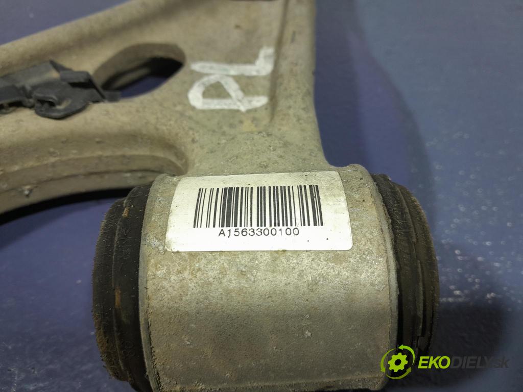 Mercedes Gla-klasa 2019 Predné Vľavo: A1563300100