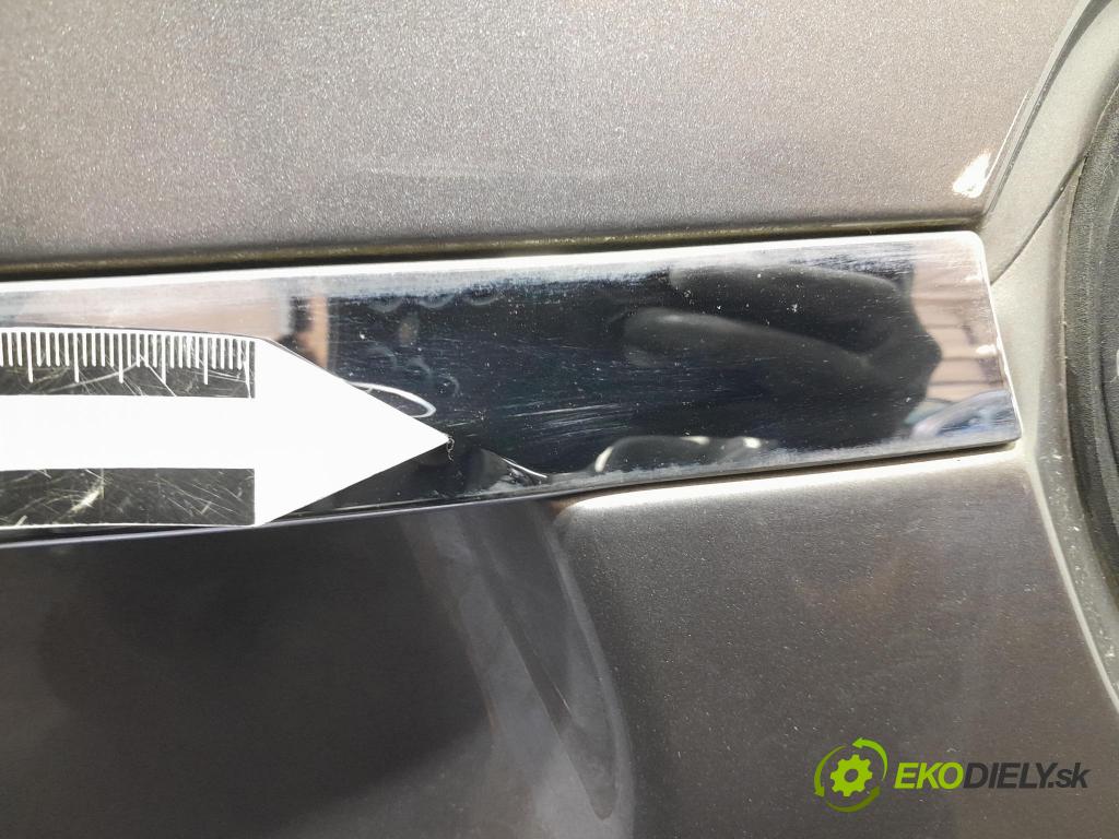 Mercedes Gla-klasa 2019 zadna dveře kufra: kufra: