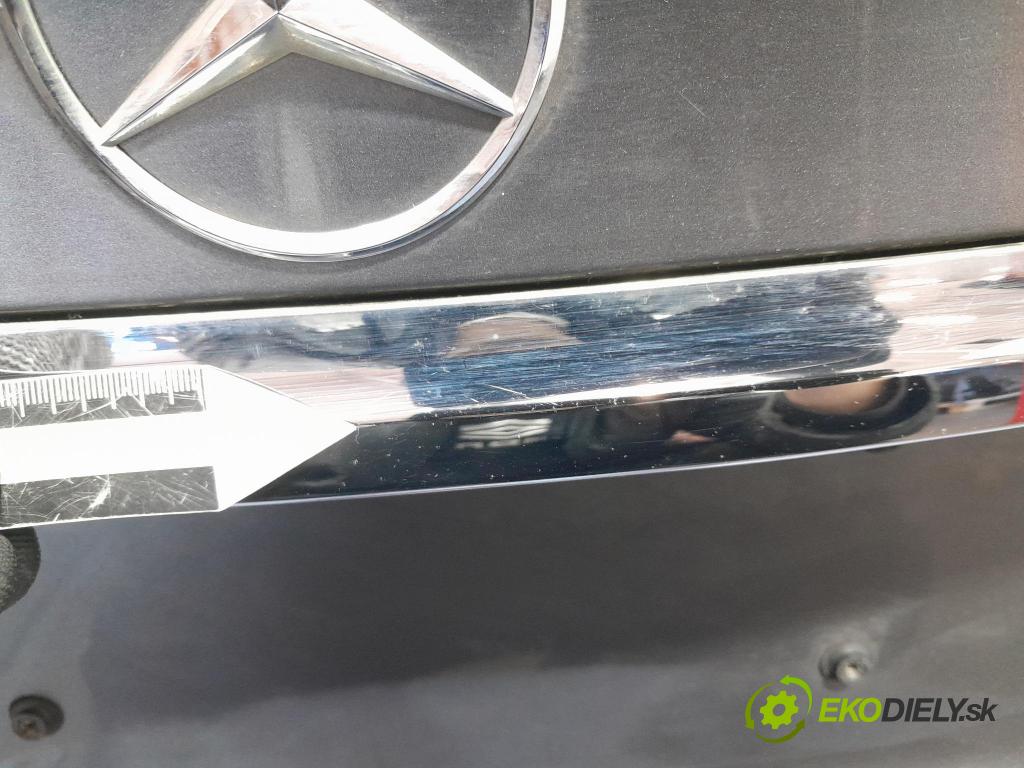 Mercedes Gla-klasa 2019 zadna dveře kufra: kufra:
