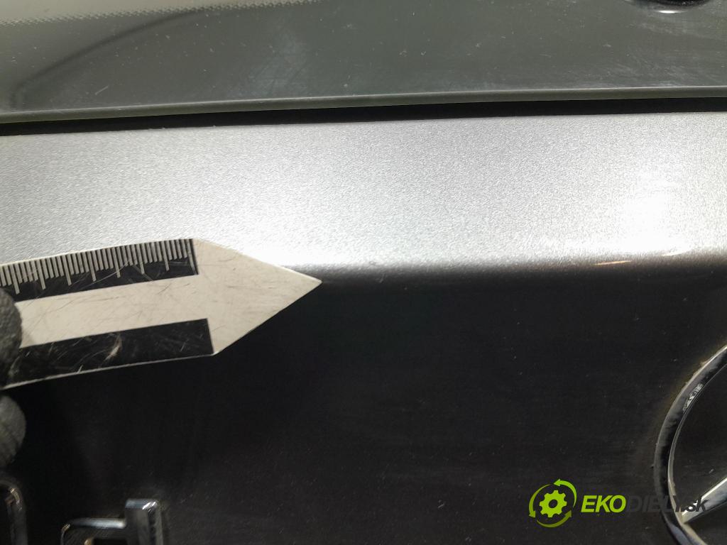 Mercedes Gla-klasa 2019 zadna dveře kufra: kufra: