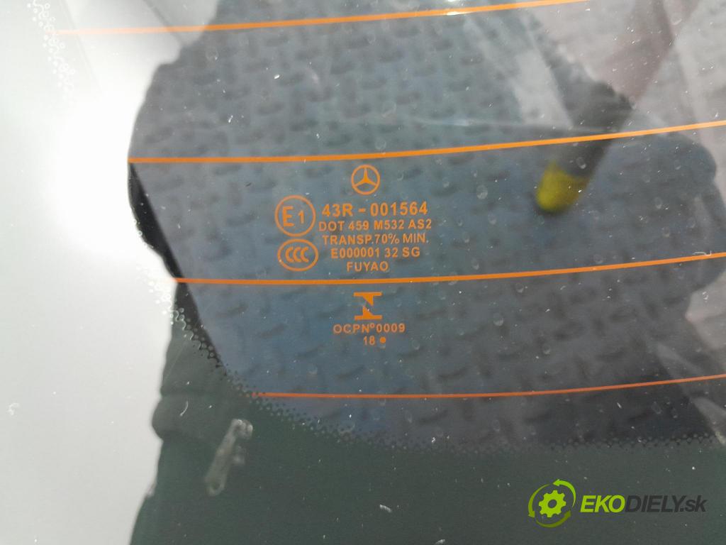 Mercedes Gla-klasa 2019 zadna dveře kufra: kufra: