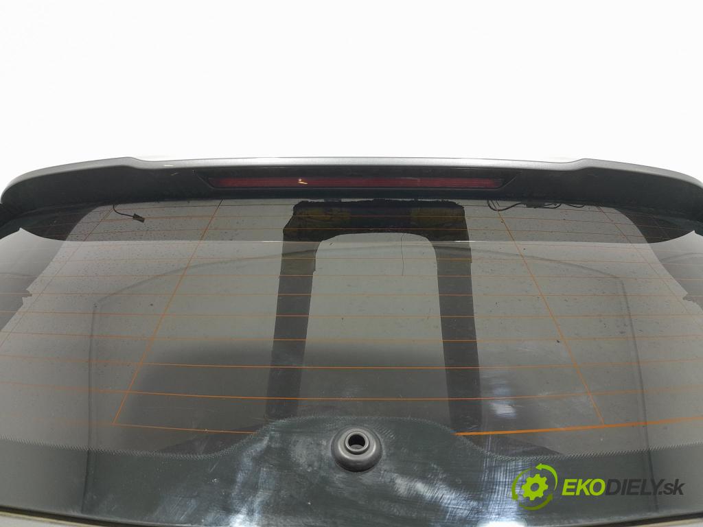 Mercedes Gla-klasa 2019 zadna dveře kufra: kufra: