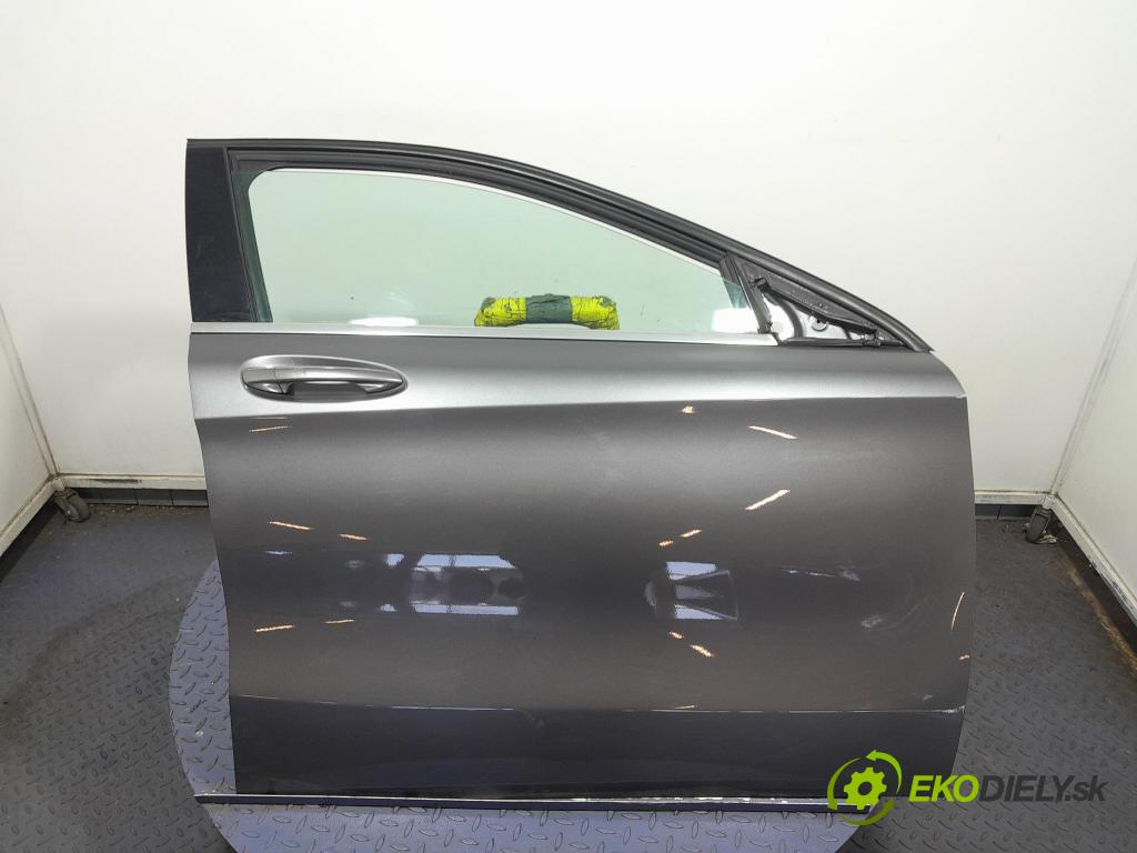 Mercedes Gla-klasa 2019 dvere Predné pravé