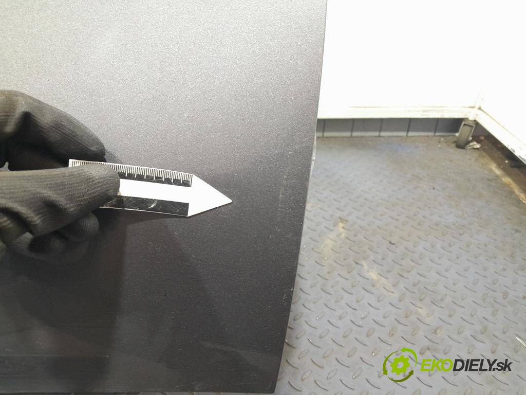 Mercedes Gla-klasa 2019 dvere Predné pravé