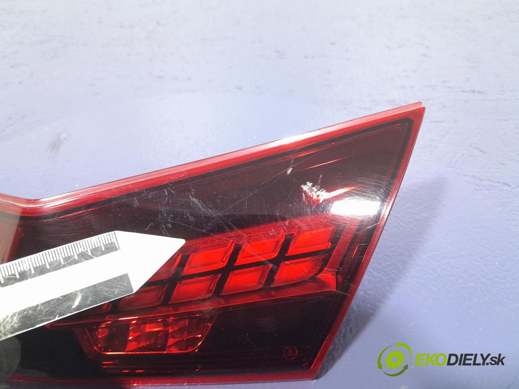 Mercedes E-klasa 2020 svetlo / reflektor zad Prava: Vnútri: A2139068405