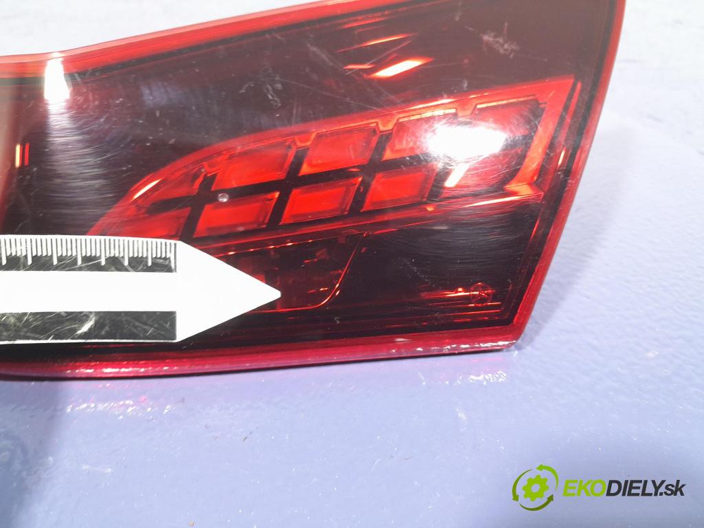Mercedes E-klasa 2020 svetlo / reflektor zad Prava: Vnútri: A2139068405