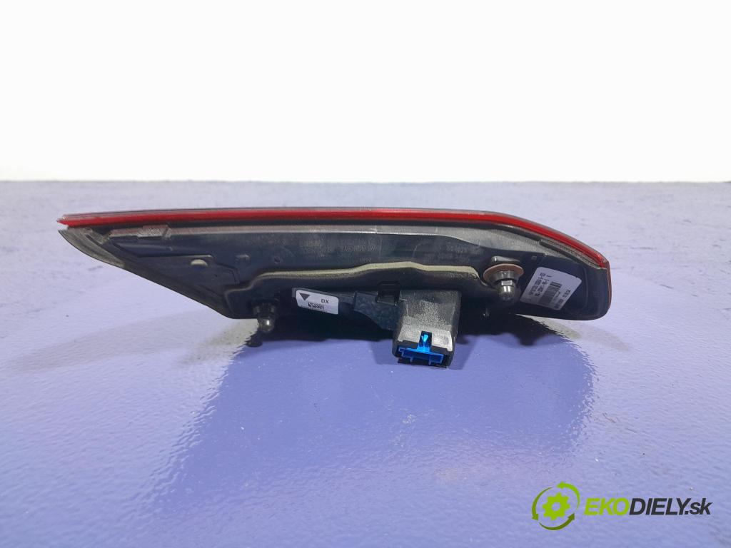 Mercedes E-klasa 2020 svetlo / reflektor zad Prava: Vnútri: A2139068405