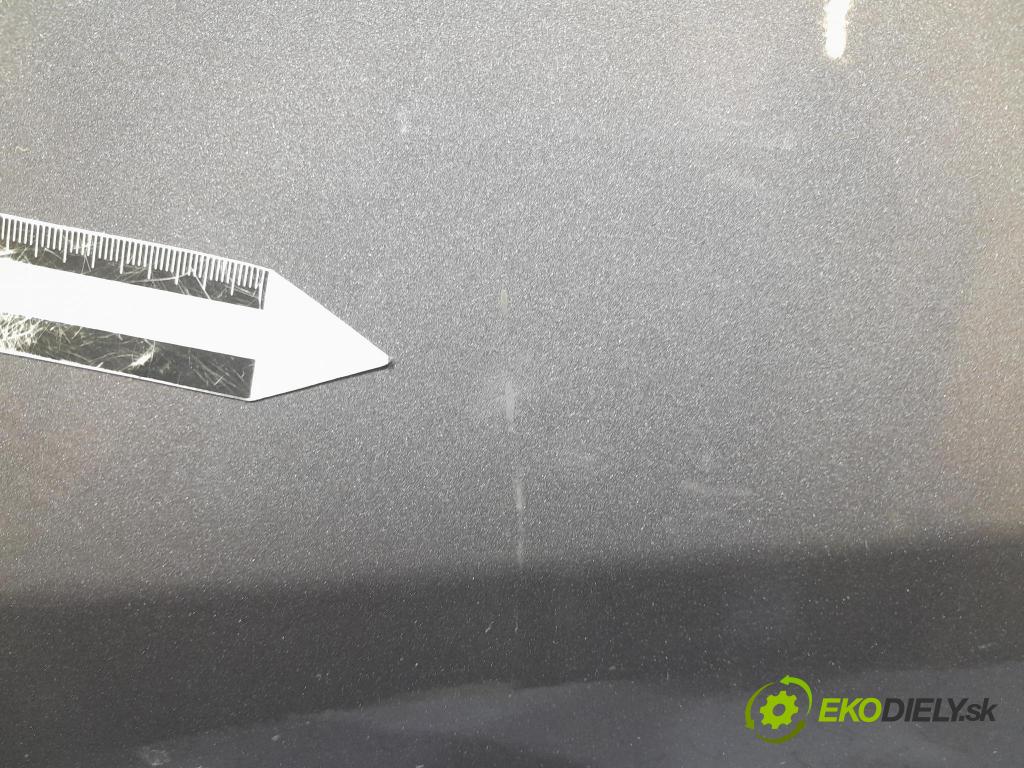 Mercedes Gla-klasa 2019 dvere Predné Vľavo: