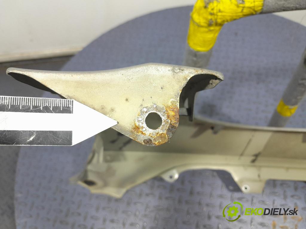 Skoda Octavia 2015 blatník Predné v pravo: 