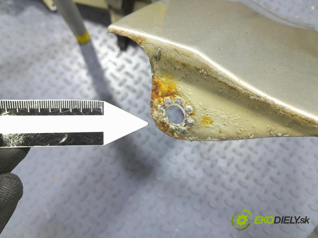 Skoda Octavia 2015 blatník Predné Vľavo: 