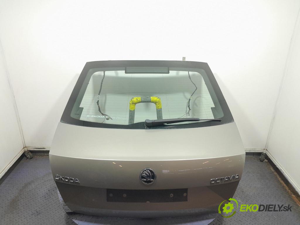 Skoda Octavia 2015 zadna dveře kufra: kufra: