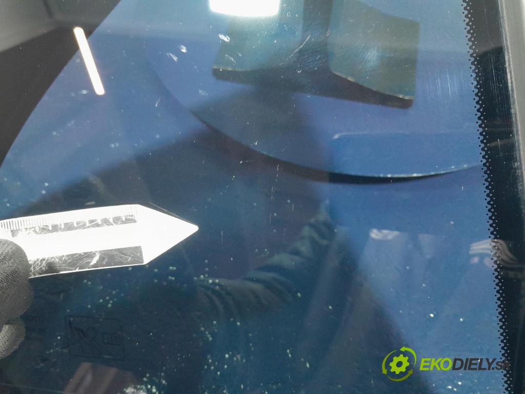 Mercedes E-klasa 2020 sklo dvere zad Prava: A2137300802