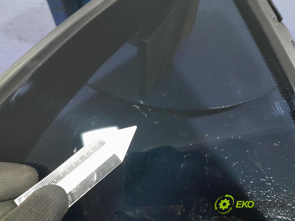 Mercedes E-klasa 2020 sklo dvere zad Prava: A2137300802