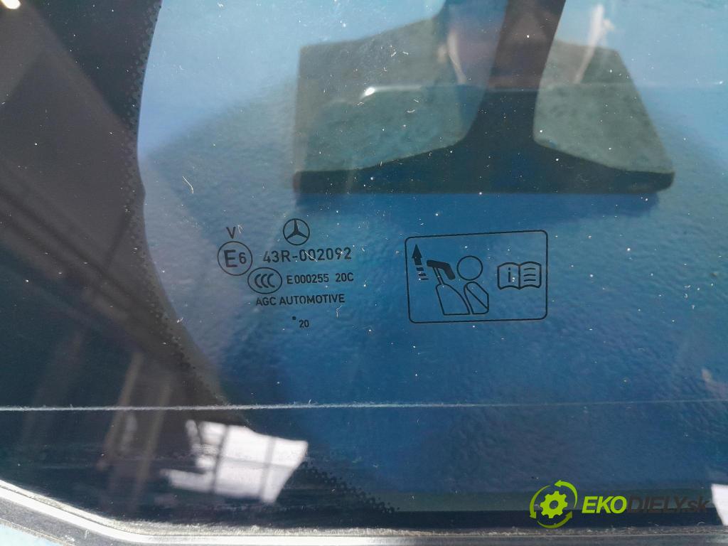 Mercedes E-klasa 2020 sklo dvere zad Prava: A2137300802