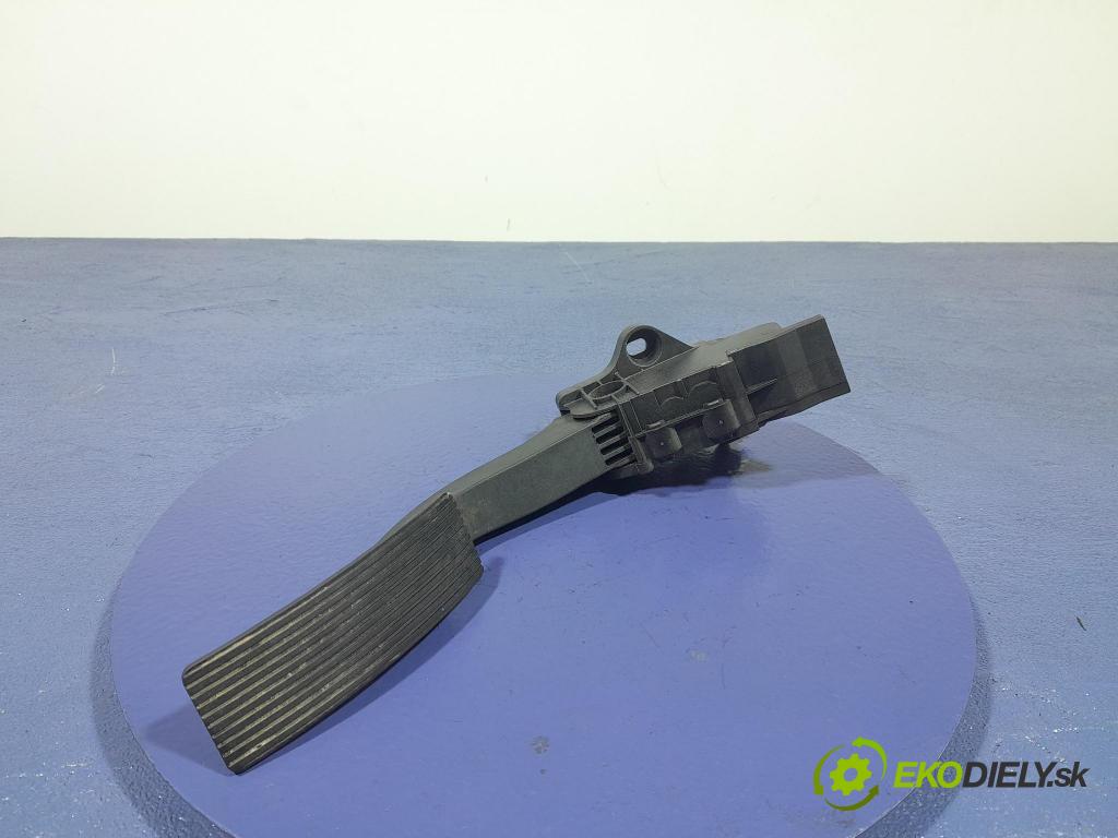 Mercedes Gla-klasa 2019 pedal Plyn: A2463001404