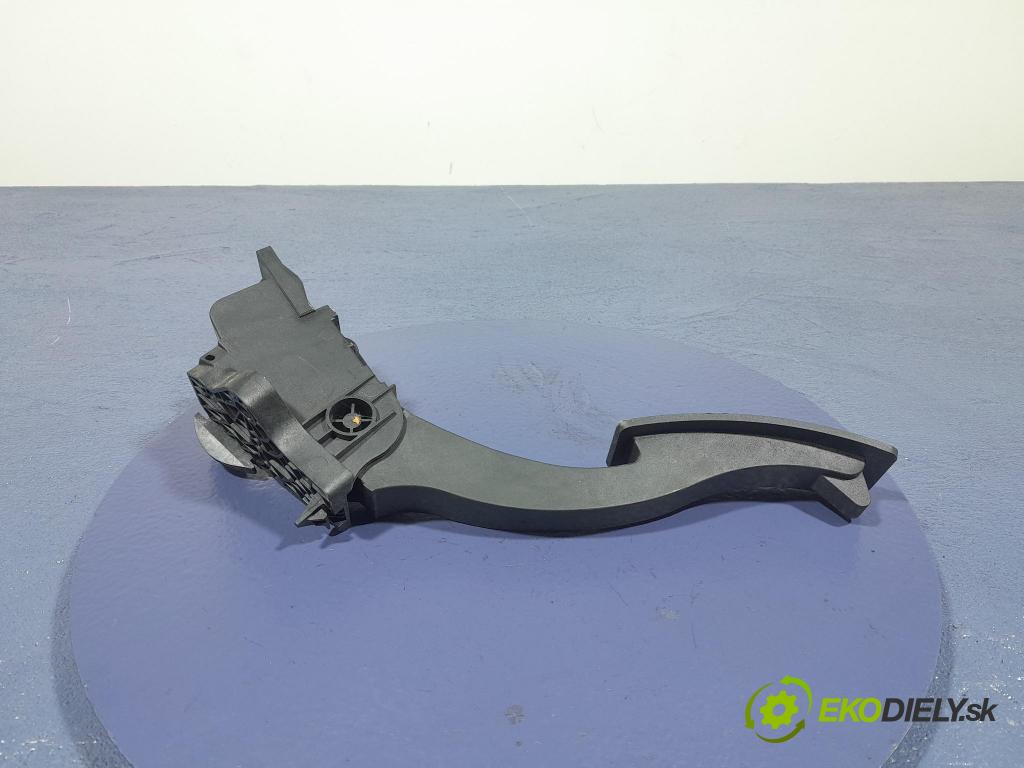 Mercedes Gla-klasa 2019 pedal Plyn: A2463001404