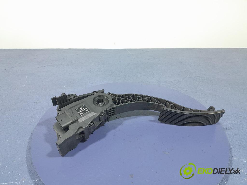 Mercedes Gla-klasa 2019 pedal Plyn: A2463001404