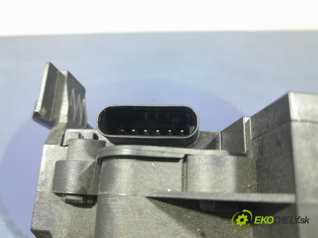 Mercedes Gla-klasa 2019 pedal Plyn: A2463001404