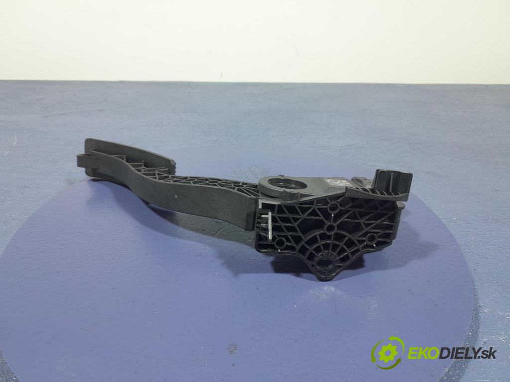 Mercedes Gla-klasa 2019 pedal Plyn: A2463001404