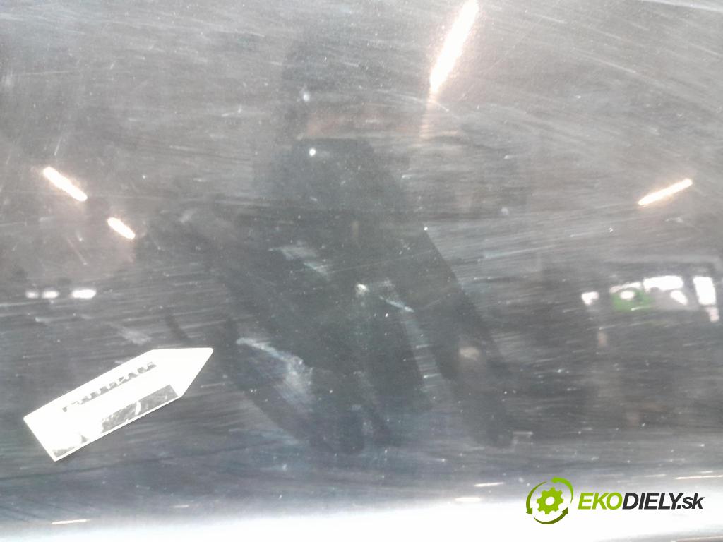 Suzuki Swift 2007 dvere Predné pravé