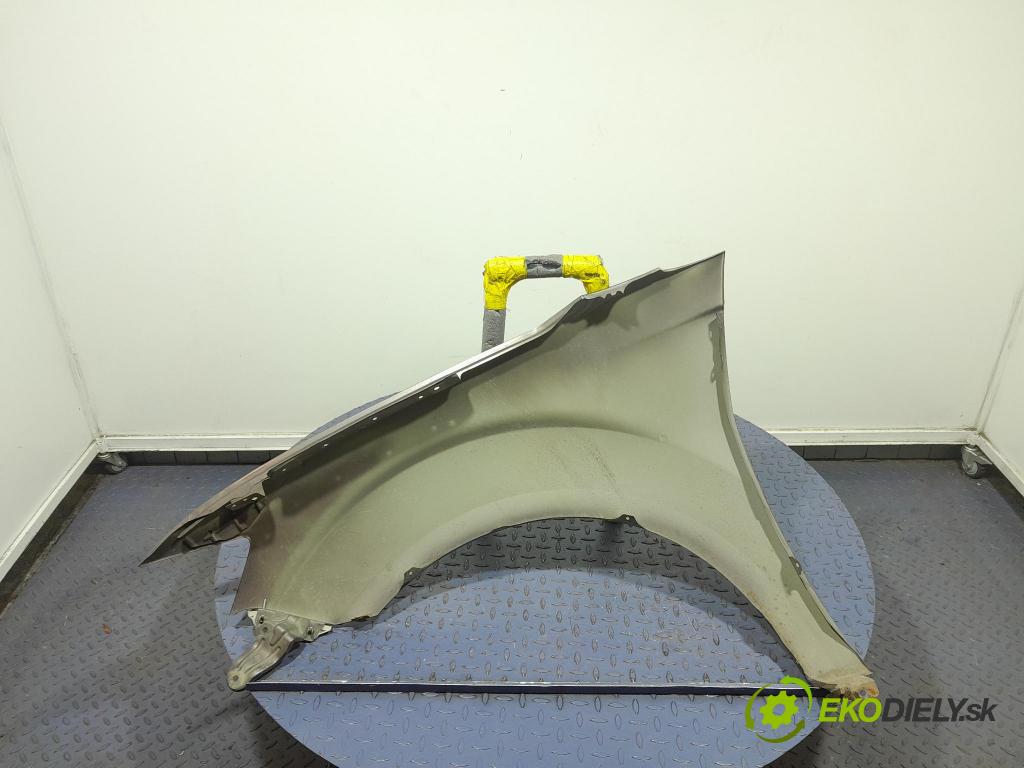 Mitsubishi Outlander 2010 blatník Predné v pravo: 